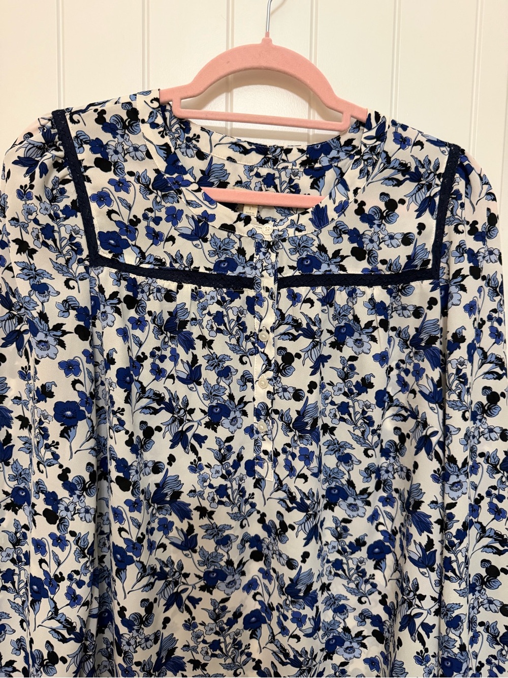 Talbots Blue and Cream Lace Embroidered Trim Floral Blouse Sz Large - Picture 3 of 17